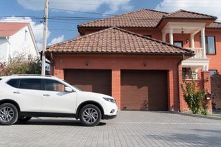 Smíte zaparkovat před vlastním vjezdem? Abyste se nedivili, až vám přijde pokuta