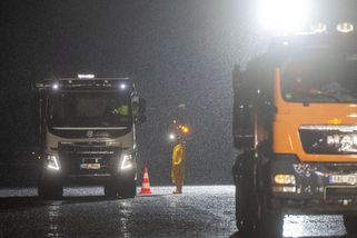 Fotky: Testovali nejstarší dálniční most v Česku. Zatížili ho 250 tunami - Seznam Zprávy