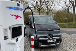 Je levnější elektroauto nebo spalovák? Novinář ujel 1500 kilometrů a spočítal, kolik opravdu ušetříte