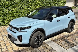 Test Citroën C3 Aircross Hybrid 145 e-DCS6: Překvapuje pohodlím, limity ukazuje v zatáčkách (2026)