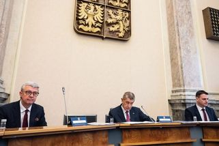 Tajemný nález na vládě: Nahrávací zařízení nenahlásili, schovali ho do šuplíku - Seznam Zprávy