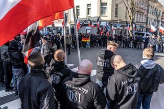 Německá policie podnikla razie proti pravicovým extremistům. Obvinila deset lidí - Novinky