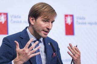 Pomůžou Piráti nebo ODS? Vojtěch hledá hlasy pro umělé oplodnění single žen, SPD je proti