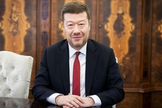 Okamura je v Moskvě za hvězdu kvůli tomu, že chce obnovit dodávky ruské ropy - Novinky