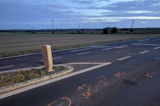 Smrtelná nehoda u Terezína: Na místě je mrtvý
