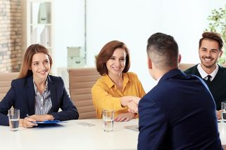 Odhalte toxické pracoviště ještě než si plácnete