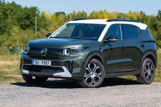 Normální motor, manuální převodovka a sedm míst za akční ceny! Citroën C3 Aicross je povedenou odpovědí na čínskou ofenzívu - Garáž.cz