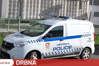 Po Varech se toulal smutný žák, kterému školník zavřel školu