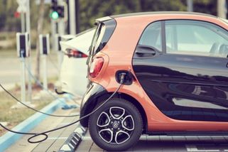 Čtyři z deseti českých řidičů by mohli podle průzkumu přesednout do elektromobilu bez změny...
