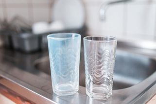 Zakalené sklo z myčky: Máme jednoduché řešení, jak s tím zatočit