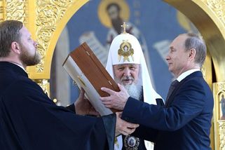 Pomůže už jen zázrak? Zoufalí Rusové posílají na t...