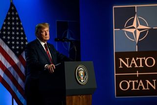 Nás se válka netýká, máme oceán. Trump v Ankaře šokoval evropské spojence