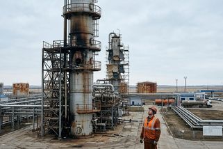 Ruské rafinerie v troskách: palivo dochází, opravy potrvají roky