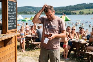 Česká dovolená jako luxus pro vyvolené: Proč je levnější letět k moři než jet na Lipno - Médium.cz