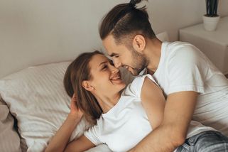 Životně důležité věci, které muži chtějí v posteli - Proženy.cz