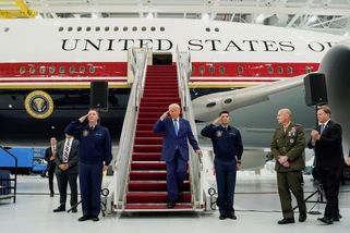 „Luxus, jaký nikdo neviděl“. Trump představil nový Air Force One - Novinky