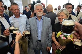 Na první pohled nic výjimečného. Stylista slavných ale vysvětlil, proč outfit Evy Pavlové na Zemi živitelce zabodoval