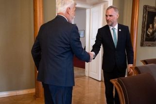 prahain.cz/politika/hrib-daroval-pavlovi-kosili-ve-ktere-muze-chodit-pozpatku-pry-se-shodli-28473.html?utm_source=www.seznam.cz&utm_medium=seznam_distribuce&utm_campaign=lide