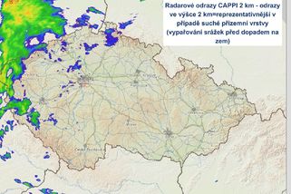 Matoucí radary. „Vypadá to, že prší, ale ve skutečnosti neprší.“ Déšť se vypařuje vysoko nad Českem - Echo24.cz