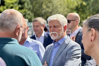 Prezident Pavel dorazil na Země živitelku. Zamířil na přehlídku skotu a ochutnal pivo