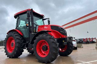 Tohle je nový traktor Zetor Řady 5. První fotky unikly ještě před premiérou