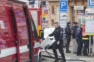 Žena, která v Plzni útočila kyselinou, jednala podle policie z omluvitelné pohnutky - Novinky