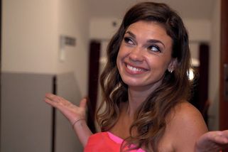 Denisa Pfauserová nedopnula zip přes prsa a takhle to dopadlo