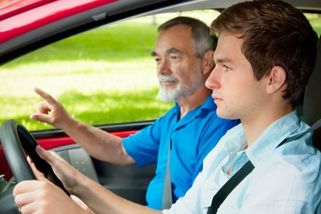 Kvíz: Autoškola po letech. Patnáct otázek, které by měl zvládnout každý řidič, ale většina chybuje