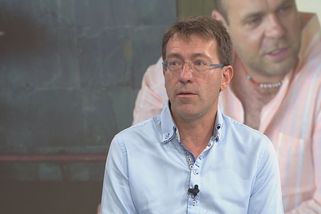 V teplákách a bez peněz: Krejčíř už není boss, říká reportér. Za slavným gangsterem jel do JAR