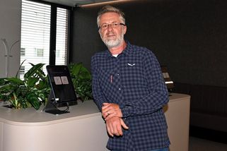 Charisma jako Clooney. Jiří Langmajer slaví 60 a upletl si na sebe bič: Tenhle vzkaz pro fanoušky ho bude stát majlant - Super.cz