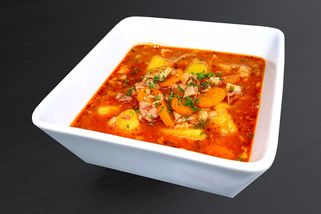 Když zbyde tlačenka, vaříme tuhle polévku | Vaříme s Mozkem