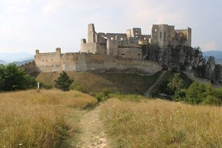 REPORTÁŽ: Za tajemnými hrady do Karpat aneb Fascinující zříceniny u českých hranic