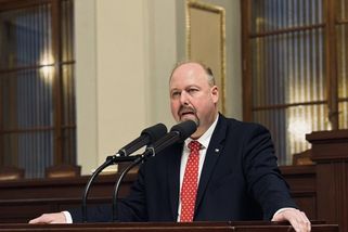 Ukrajinec dostal za útok zápalnou lahví podmínku. Tejc zvažuje stížnost