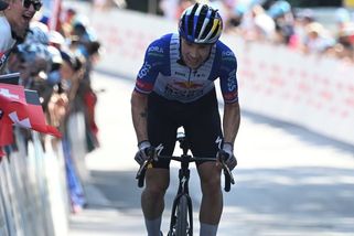 Čtyřnásobného šampiona španělské Vuelty v tréninku srazilo auto - Sport.cz
