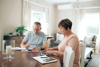 Od září zdraží elektřina i plyn. Kdo stihne smlouvu u dodavatele upravit do konce srpna, může na energiích ušetřit tisíce korun