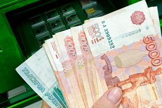 Rusové nevěří jejich bankám a ve velkém vybírají hotovost. Obávají se zásahu státu - Echo24.cz