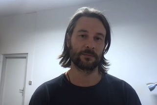 Uklidňující i zlověstná data. Biochemik shrnuje, co víme o stále záhadném omikronu