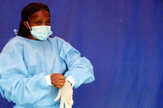 V Africe zachytili znepokojivě zmutovanou variantu koronaviru. Vznikla zřejmě v těle HIV pozitivního - Novinky