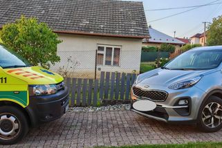 Policie prošetřuje jednání muže ze Zlínska, který autem zablokoval sanitku - Novinky