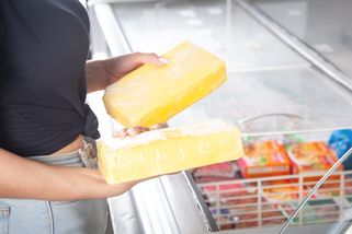 Nejhorší máslo z českých supermarketů. Češi ho kupují odjakživa a vůbec neví, co všechno v něm je