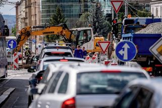 FOTO: Dopravní rébus na Ohradě. Souběh oprav komplikuje průjezd na Praze 3 - Novinky