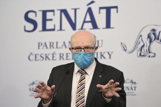 Karantény se ruší. Ale zdravotnictví by se potřebovalo ukrýt do karantény před Válkem