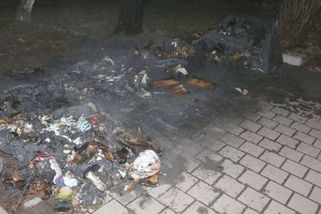 Cizinci v Brně byla zima, tak zapálil kontejner. Ze čtyř odpadových nádob zbyla jen hromádka plastu - Novinky