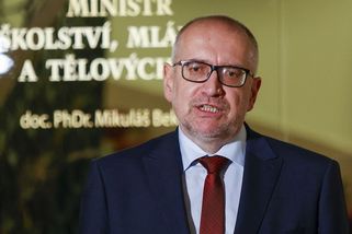 Ministr Bek se omluvil rodičům a žákům za pondělní stávku - Novinky
