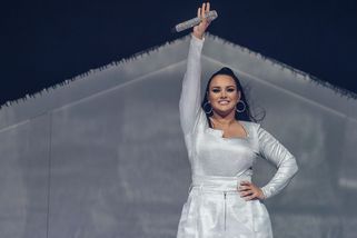Ewa Farna si na Václaváku zazpívala s pouliční zpěvačkou. Z videa je virál - Novinky