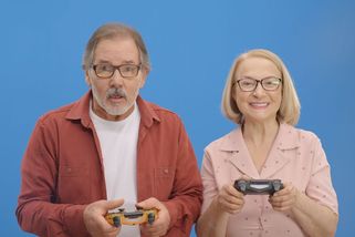 Roste počet seniorů závislých na hrách, alkoholu a drogách