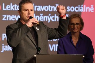 Předsedou KSČM se stal Roun, porazil Krajču a vystřídal Konečnou - Seznam Zprávy