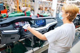 Nejsou čipy, není práce. Automobilky chtějí, ať vláda pošle peníze - Seznam Zprávy