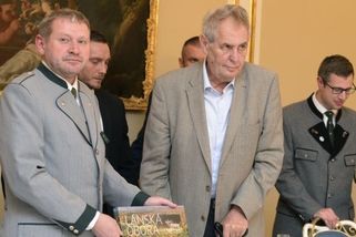 Zeman pod palbou kritiky: „Na Hradě se zbláznili.“ „Někteří jsou si rovnější“ - Seznam Zprávy