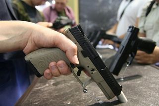 Ministerstvo nepochybilo, dohoda s Českou zbrojovkou za 4,26 miliardy je podle ÚOHS v pořádku - Novinky